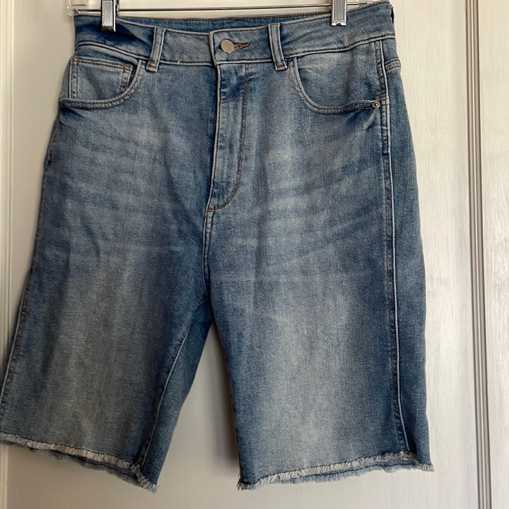 DL1961 Jerry Distressed Hem Bermuda Short